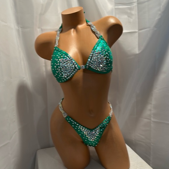 Npc hunter Green figure competition suit NWT Leg cup 34B small bottom - Picture 1 of 5